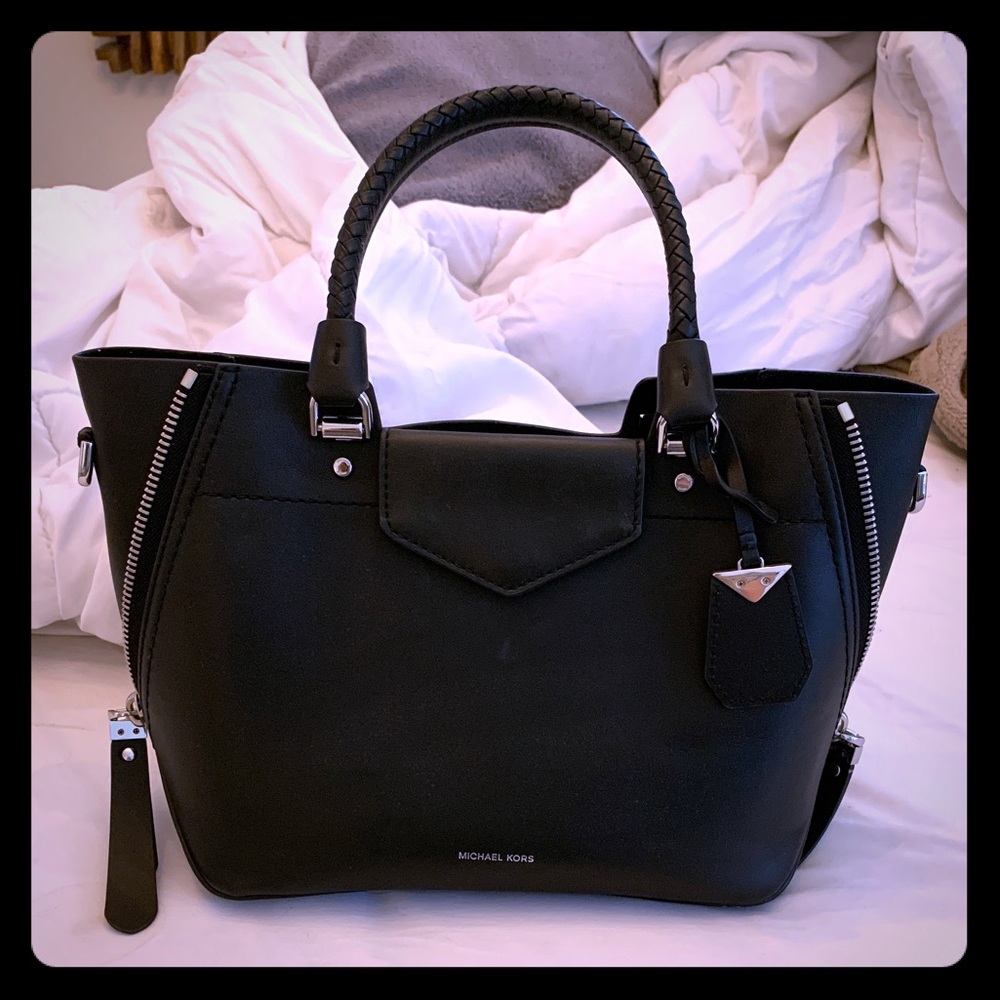 Excellent condition Michael kors cross body